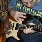 Larry & Fred simultaneously play Larry's Ibanez